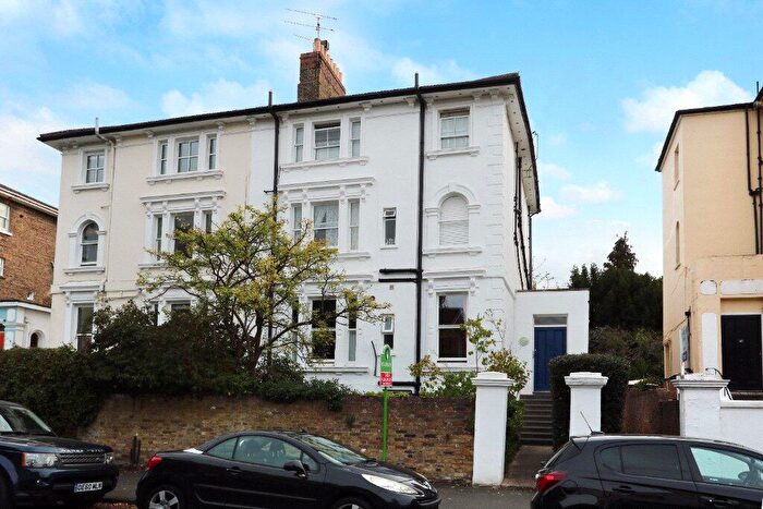1 Bedroom Flat For Sale In Uxbridge Road, Kingston Upon Thames, KT1