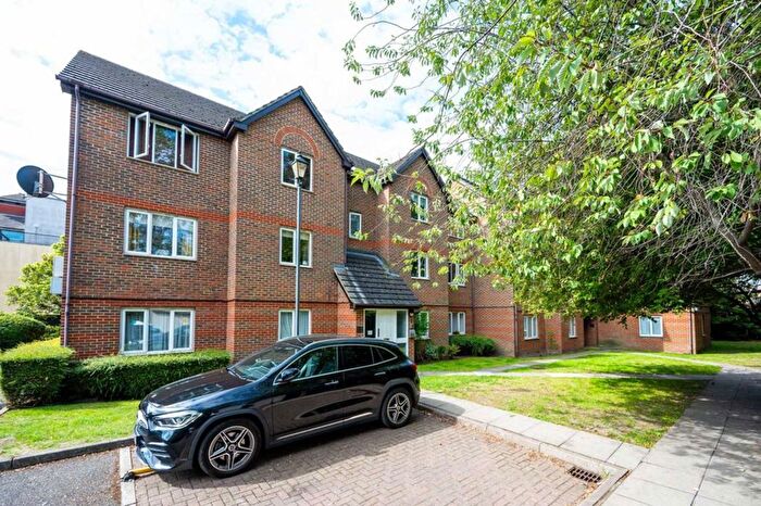 2 Bedroom Flat For Sale In John Austin Close, Kingston Upon Thames, KT2