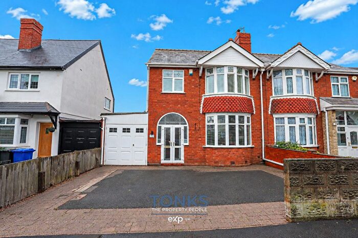 3 Bedroom Semi-Detached House For Sale In Dudley Wood Road, Dudley, DY2