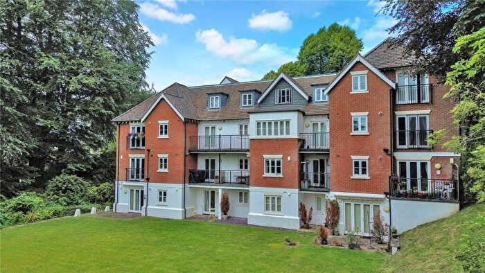 2 Bedroom Flat For Sale In Percy Gardens, Blandford Forum, DT11