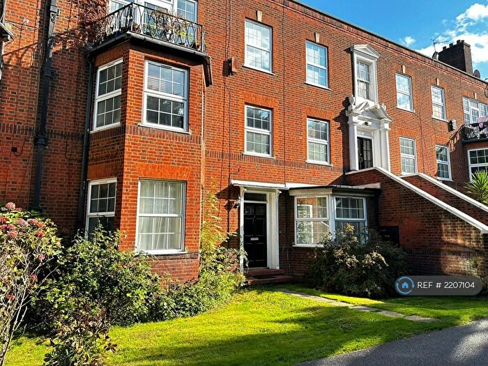 2 Bedroom Flat To Rent In Hocroft Court, London, NW2