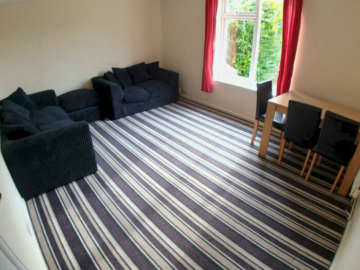 3 Bedroom Flat To Rent In Horspath Road **Available In March **, OX4