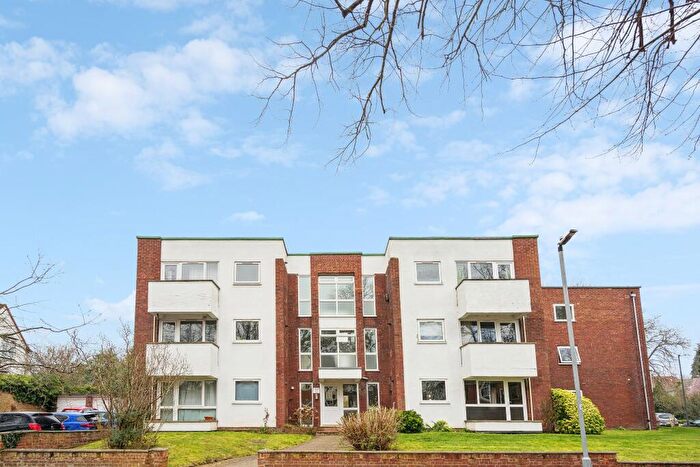 2 Bedroom Flat For Sale In East Road, Maidenhead, SL6