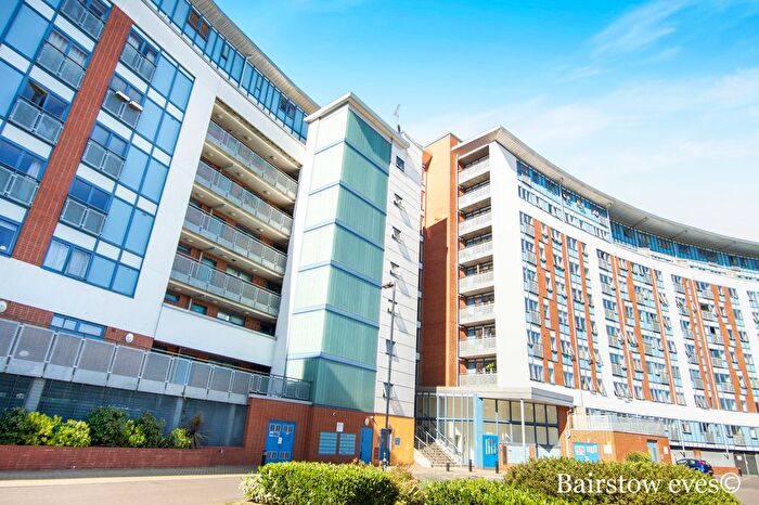 2 Bedroom Flat To Rent In Bray Court, London, E2