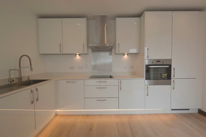 2 Bedroom Apartment To Rent In Fairfax Drive, Prospects Place, SS0