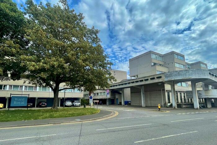 1 Bedroom Flat To Rent In Athlone Square, Windsor, SL4