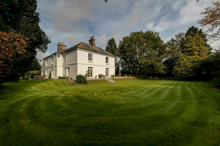 7 Bedroom Detached House For Sale In Duloe, PL14