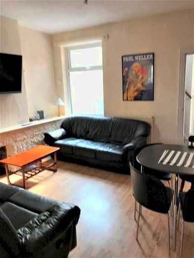 6 Bedroom Semi-Detached House To Rent In Warwards Lane, Selly Oak, Birmingham, B29