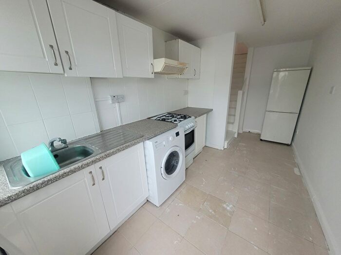 2 Bedroom Property To Rent In Tintern Close, Slough, SL1