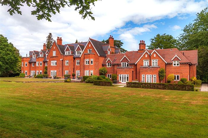 2 Bedroom Flat For Sale In The Ridges, Finchampstead, Wokingham, Berkshire, RG40