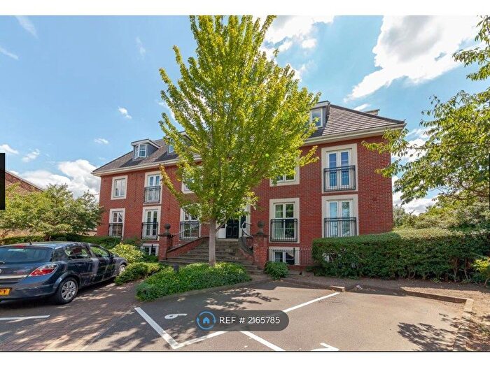 3 Bedroom Flat To Rent In London Road, Brentford, TW8