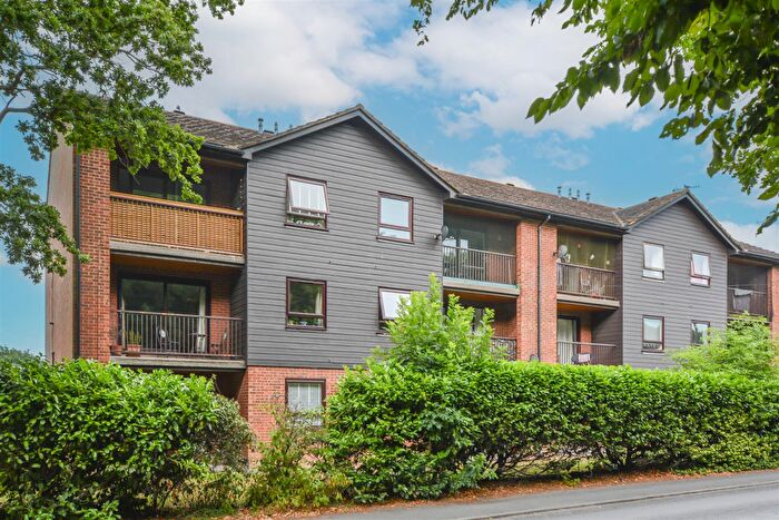 2 Bedroom Apartment For Sale In Darlington Court, Broomwood Gardens, Pilgrims Hatch, Brentwood, CM15