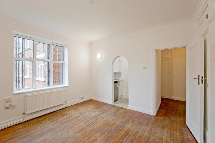 Flat To Rent In Belsize Grove, Belsize Park, London, NW3
