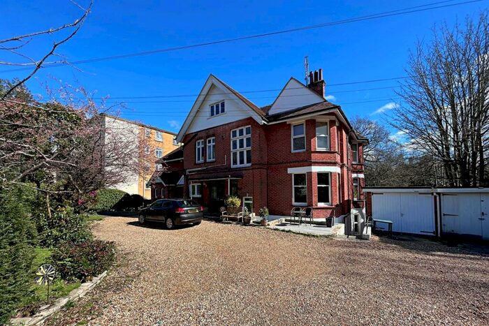 3 Bedroom Flat To Rent In Bournemouth, BH2