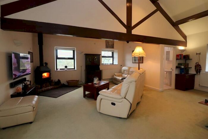 2 Bedroom Flat To Rent In Longsight Road, Clayton Le Dale, Blackburn BB1