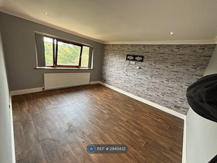 1 Bedroom Flat To Rent In Swinnow Lane, Leeds, LS13