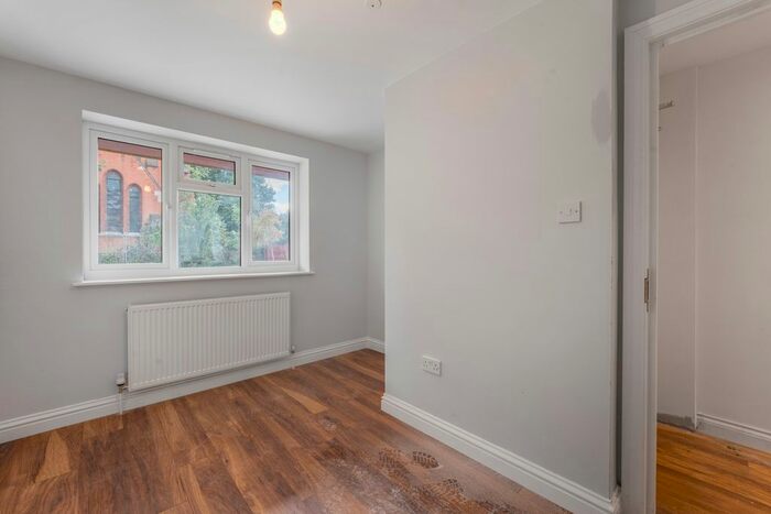 2 Bedroom Flat To Rent In Canberra Road, West Ealing, W13