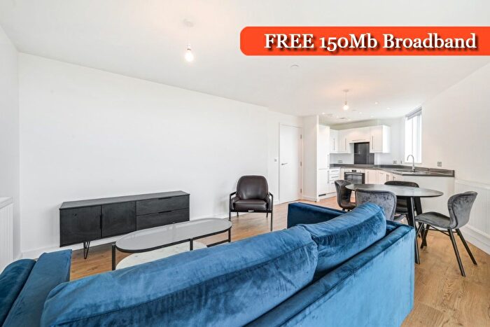 2 Bedroom Flat To Rent In Stylus Place, Hayes, UB3