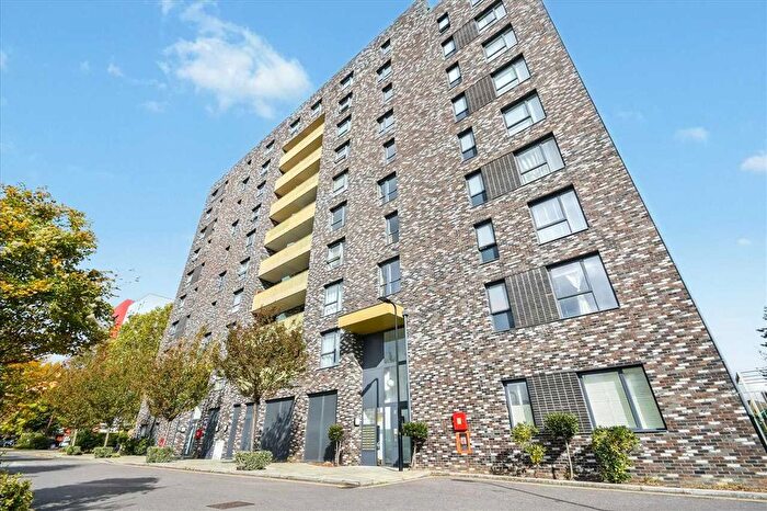 1 Bedroom Flat For Sale In Ravenswood Court, Acton, W3