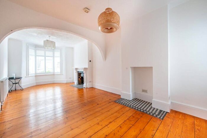 3 Bedroom House For Sale In Morley Road, Plaistow, London, E15
