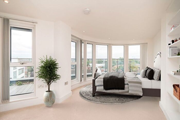 2 Bedroom Flat For Sale In Arthur Road, Wimbledon Park, SW19