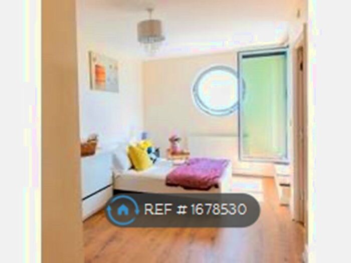 2 Bedroom Flat To Rent In Strand House, London, SE28