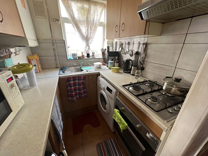 2 Bedroom Maisonette To Rent In Balfour Road, Southall, UB2