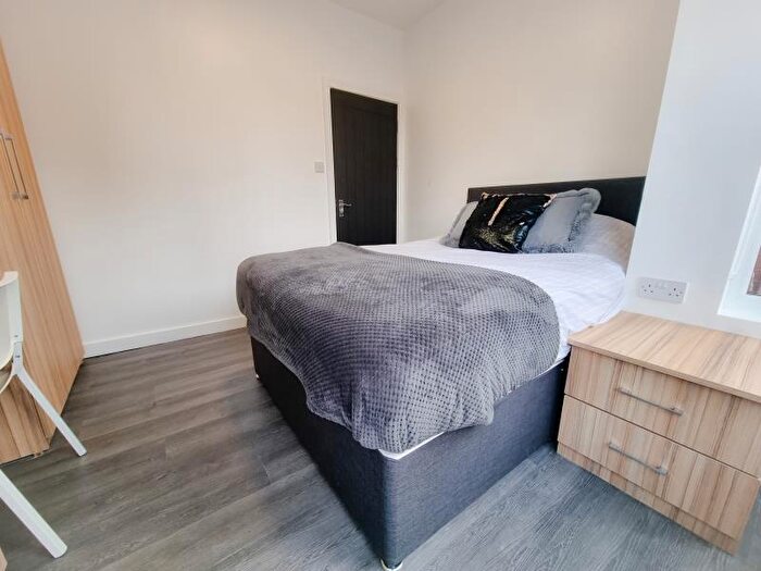 7 Bedroom Terraced House To Rent In Manor Drive, Hyde Park, Leeds, LS6