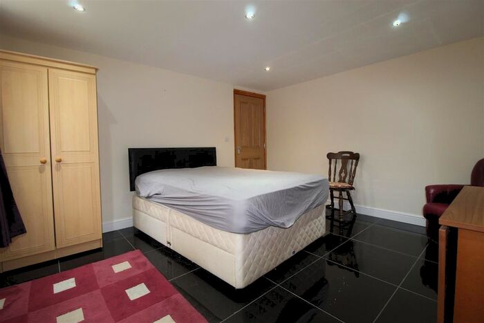 1 Bedroom Flat To Rent In Gledhow Wood Avenue, Gledhow, LS8