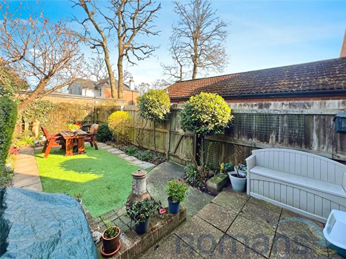 2 Bedroom End Of Terrace House For Sale In Alder Close, Ash Vale, Aldershot, GU12