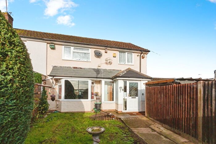 3 Bedroom Semi Detached House For Sale In Perring Avenue, Farnborough, Hampshire, GU14
