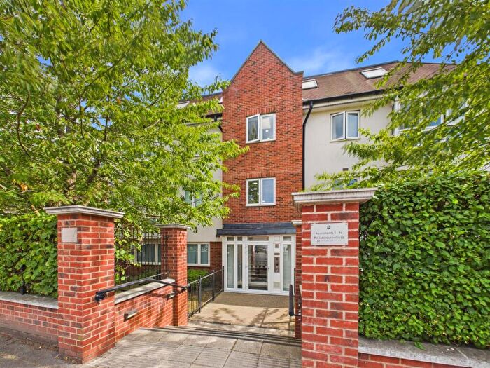 1 Bedroom Apartment For Sale In Pembroke Road, Ruislip, HA4