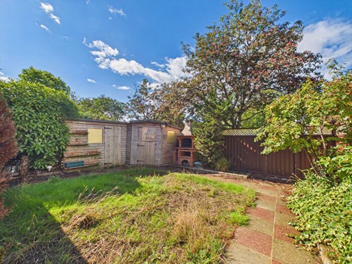 3 Bedroom Terraced House For Sale In Swan Lane, London, N20