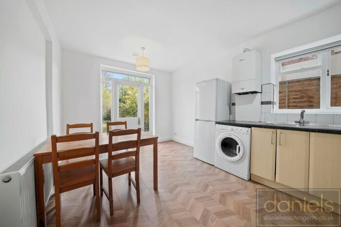 2 Bedroom Flat To Rent In St Johns Avenue, Harlesden, London, NW10