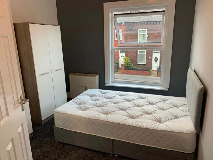 6 Bedroom Terraced House To Rent In Plodder Lane, Bolton, BL4