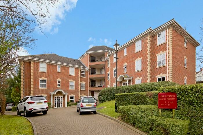 2 Bedroom Apartment To Rent In The Ridings, Snaresbrook, E11