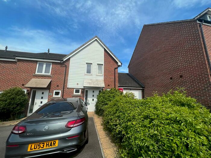 3 Bedroom House To Rent In Carter Drive, Basingstoke, RG24