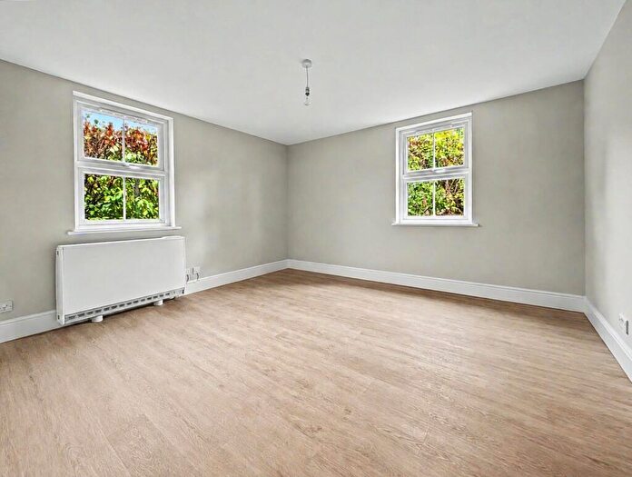 2 Bedroom Apartment To Rent In Dukes Ride, Crowthorne, Berkshire, RG45