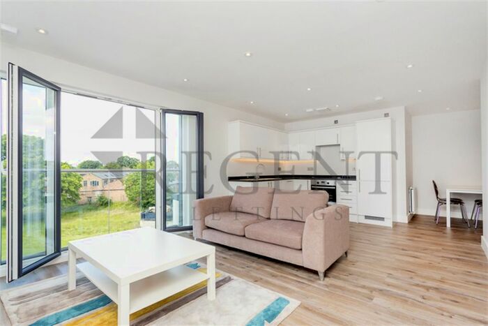 3 Bedroom Flat To Rent In Willow Court, Cambridge Road, KT1