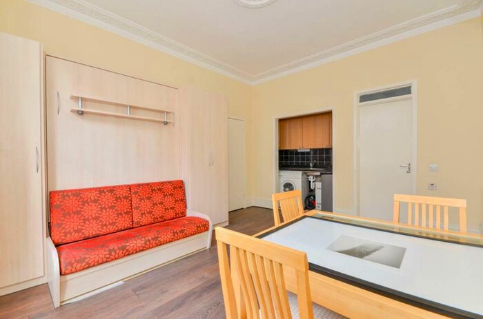 Studio To Rent In Ifield Road, Chelsea, London, SW10