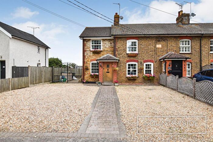 3 Bedroom Semi-detached House For Sale In Burntmills Road, North Benfleet, SS12