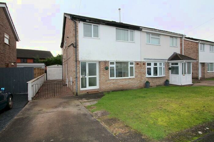 4 Bedroom Semi-Detached House To Rent In Lapwing Avenue, Caldicot, Mon., NP26