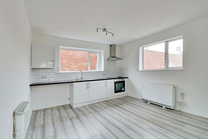 1 Bedroom Flat To Rent In Elmsleigh Drive, Leigh-On-Sea, SS9