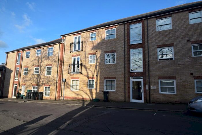 2 Bedroom Flat To Rent In Victoria Street, Taunton, TA1