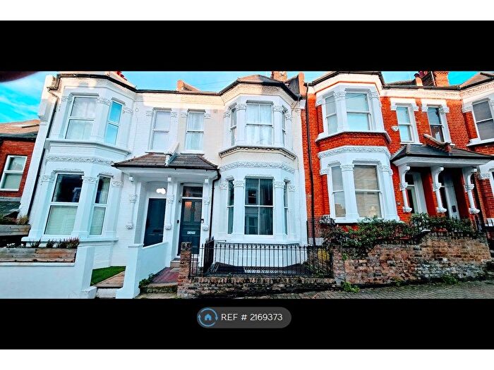 2 Bedroom Flat To Rent In Dorothy Road, London, SW11