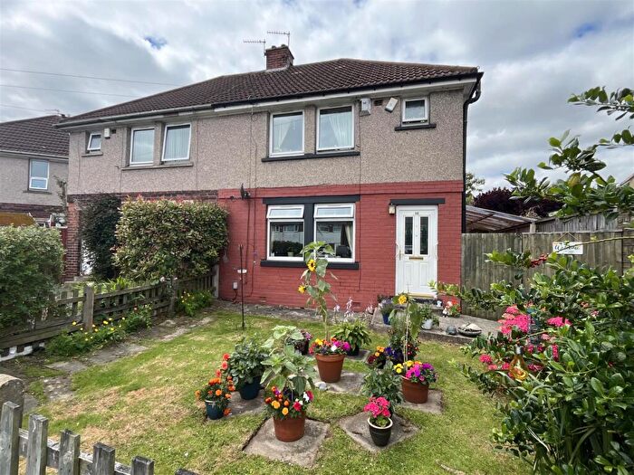 3 Bedroom Semi-Detached House For Sale In Griffe Road, Wyke, Bradford, BD12