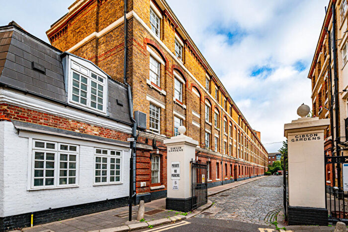 2 Bedroom Flat For Sale In Gibson Gardens, , Stoke Newington, London, N16