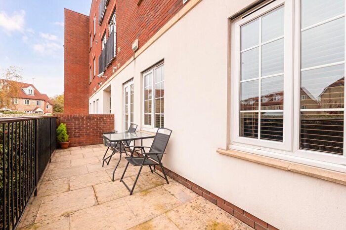 2 Bedroom Flat For Sale In Parade Court, Bristol, BS5