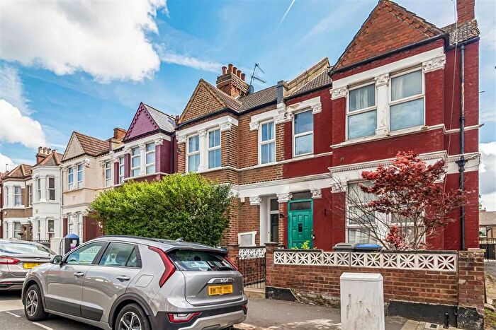 4 Bedroom Semi Detached House For Sale In Ashford Road, Cricklewood, NW2