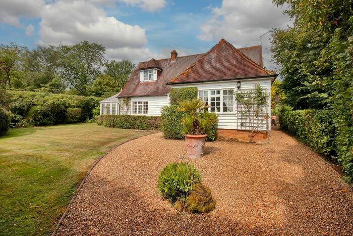 5 Bedroom Detached House For Sale In Pluckley Road, Smarden, Kent, TN27